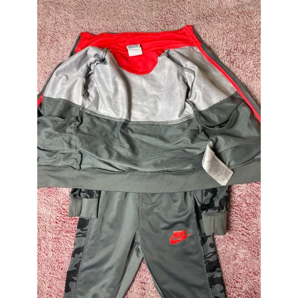 Boys Nike Matching Set track suit Gray Camo orange Size 3/4 - Picture 5 of 8